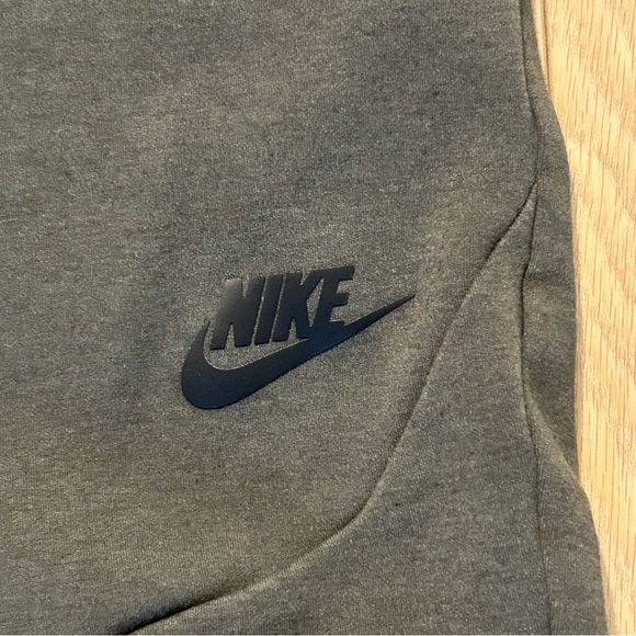 Nike Men’s Sportswear Tech Fleece Joggers Green Size Small - Picture 3 of 9